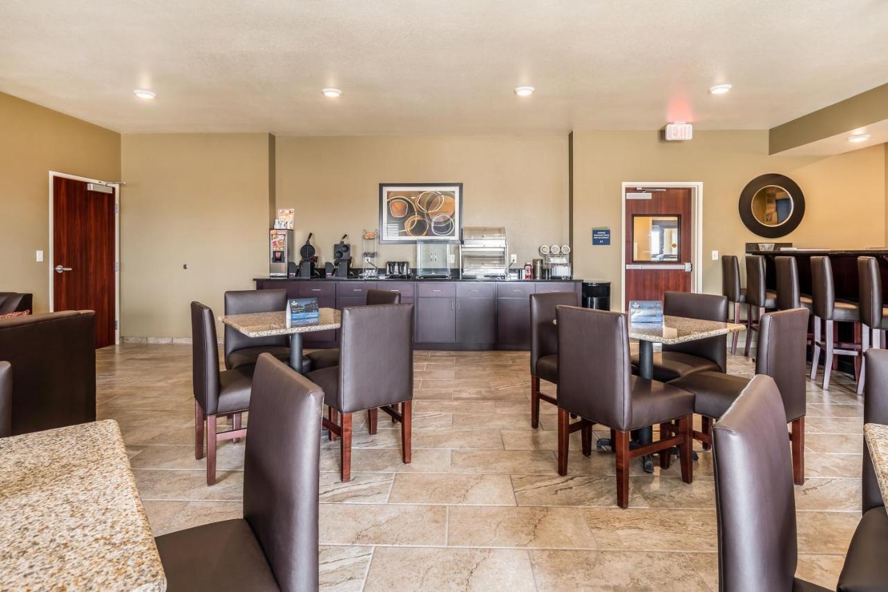 Cobblestone Inn & Suites - Kermit Экстерьер фото
