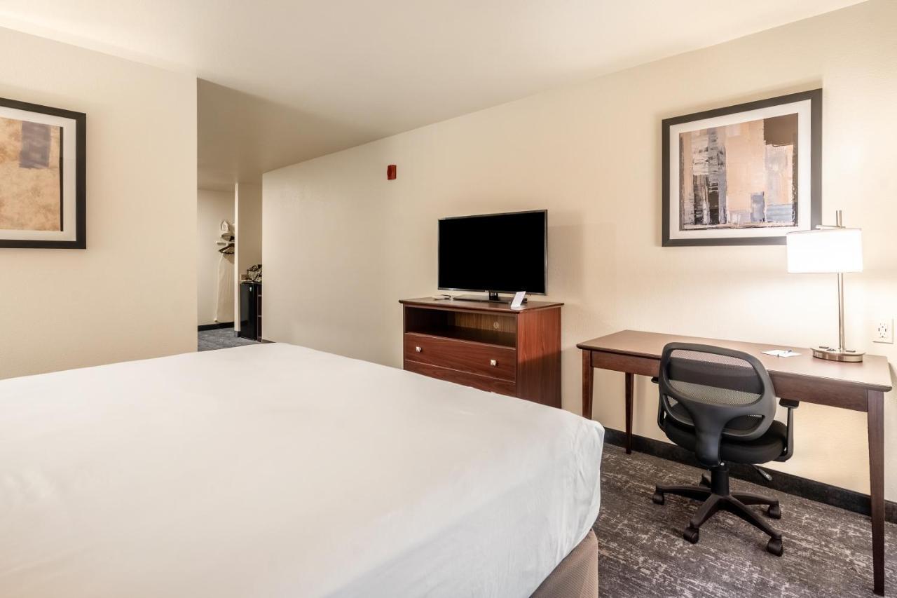 Cobblestone Inn & Suites - Kermit Экстерьер фото