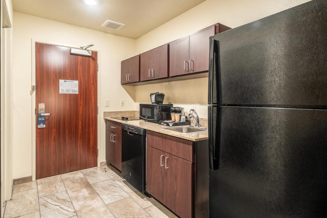 Cobblestone Inn & Suites - Kermit Экстерьер фото