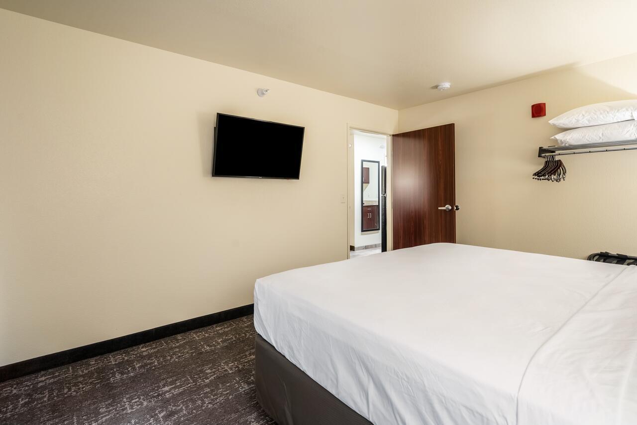 Cobblestone Inn & Suites - Kermit Экстерьер фото