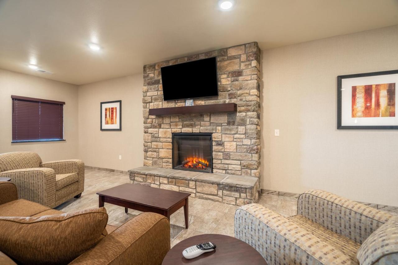 Cobblestone Inn & Suites - Kermit Экстерьер фото